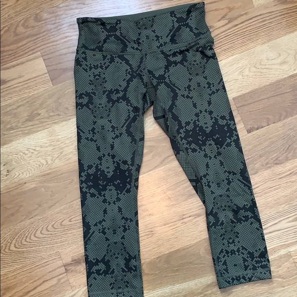 Lululemon crop leggings - Picture 1 of 3